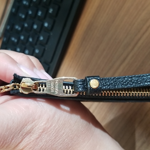 Louis Vuitton Key Pouch - Picture 4 of 9